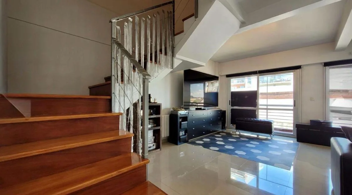 VENTA DPTO DUPLEX DE CATEGORIA 4 AMB EN FLORES foto 4