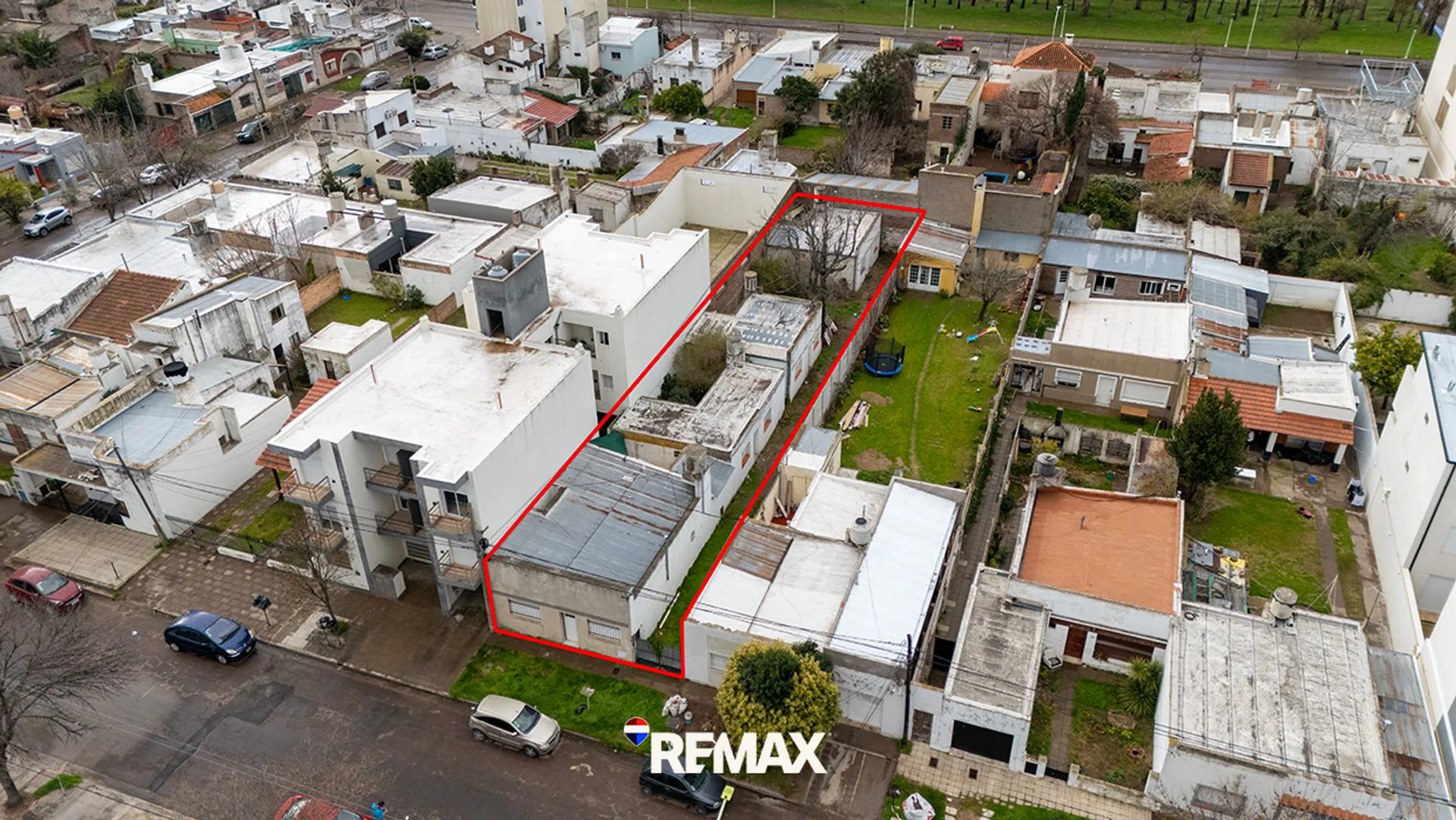 VENTA EN BLOQUE | CASA + 3 DEPTOS A REFACCIONAR foto 2