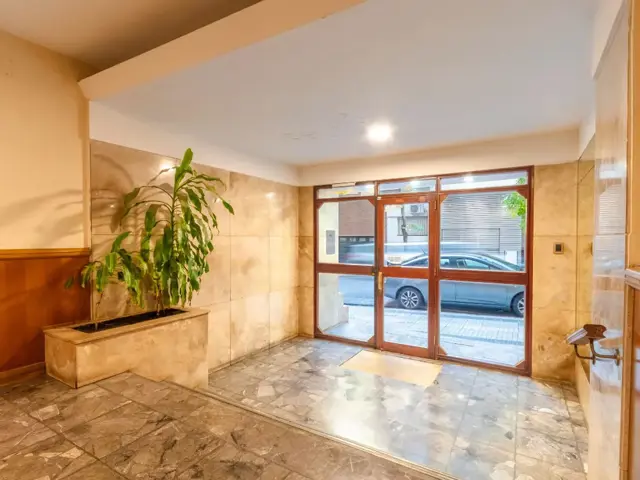 Piso 3 dorm. c/cochera y balcón