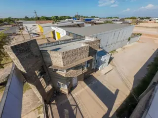 Venta Galpón con oficinas Facundo Zuviría 8300 foto 3
