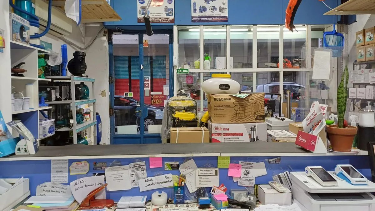 Local Comercial . 3 ambientes. PBAJA Y SOTANO foto 2