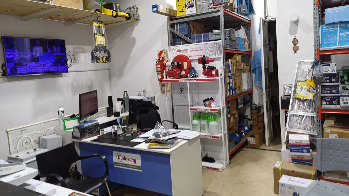 Local Comercial . 3 ambientes. PBAJA Y SOTANO foto 5