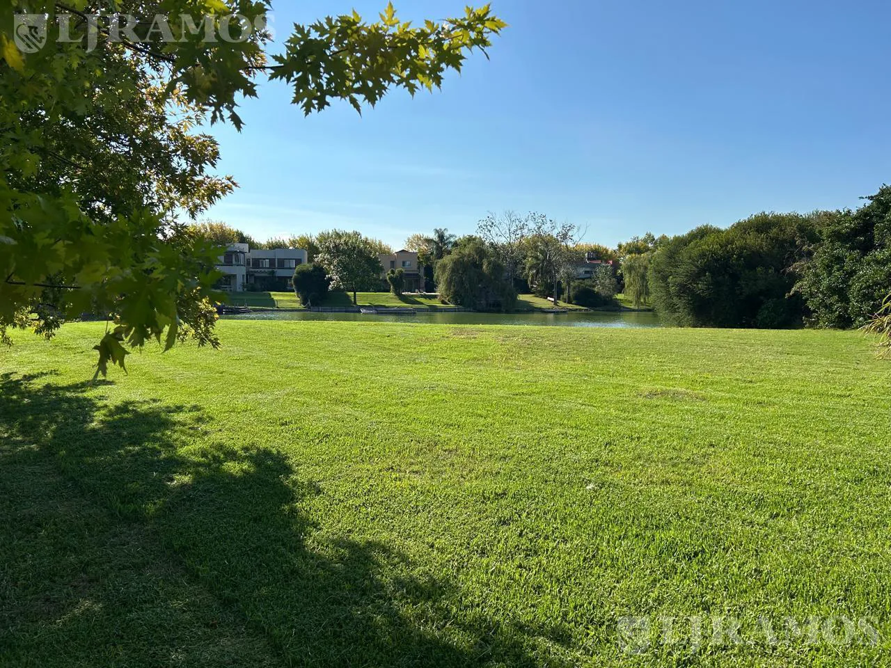 ÚNICO, Lote de 1051 m2 a la laguna  en venta  en Santa Bárbara. foto 2
