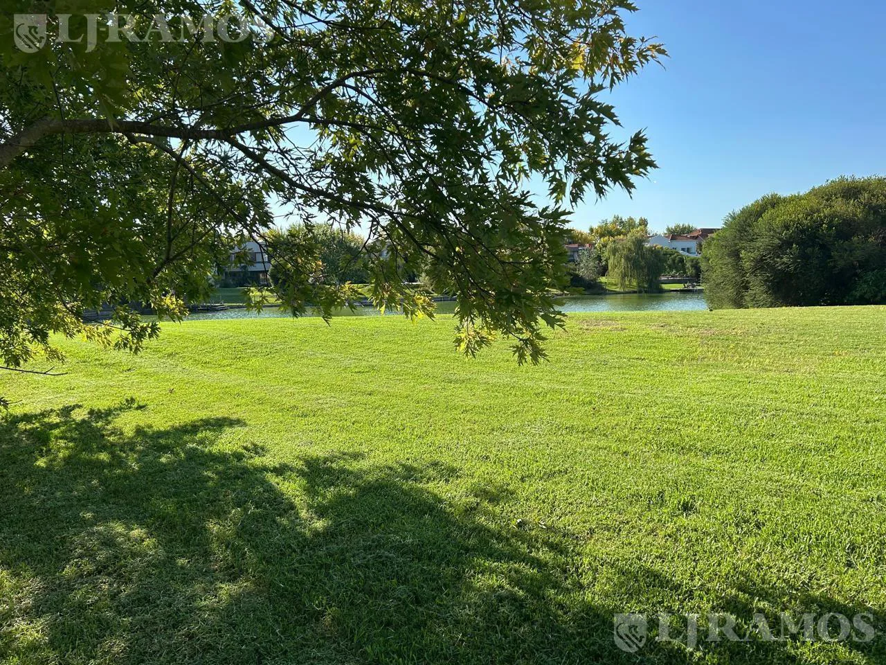 ÚNICO, Lote de 1051 m2 a la laguna  en venta  en Santa Bárbara. foto 3