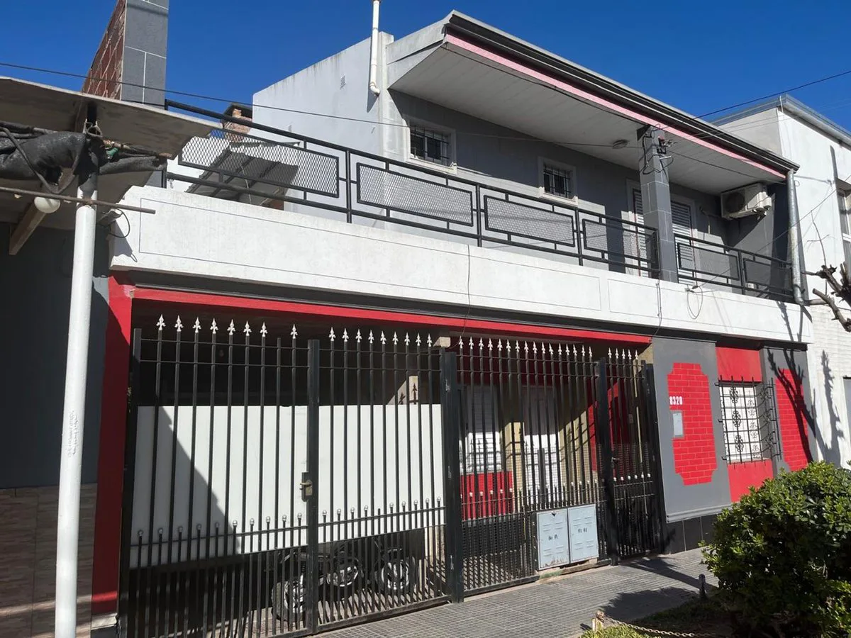 Venta casa con dos viviendas independientes foto 2