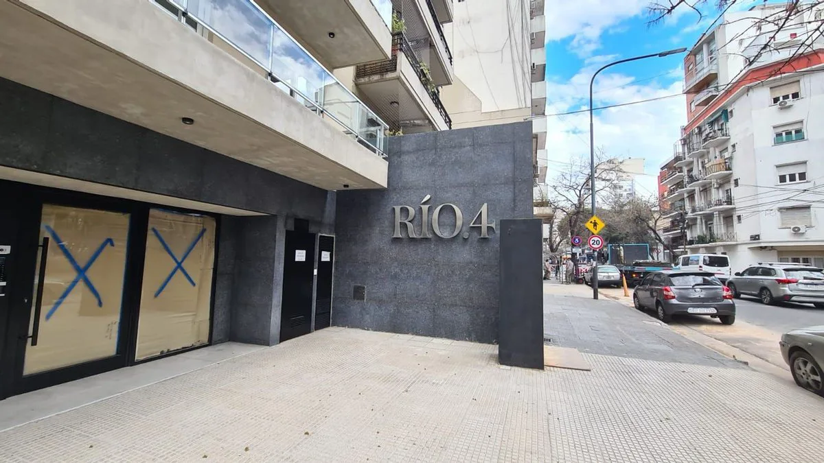 VENTA LOCAL COMERCIAL  A ESTRENAR FACILIDADES foto 2