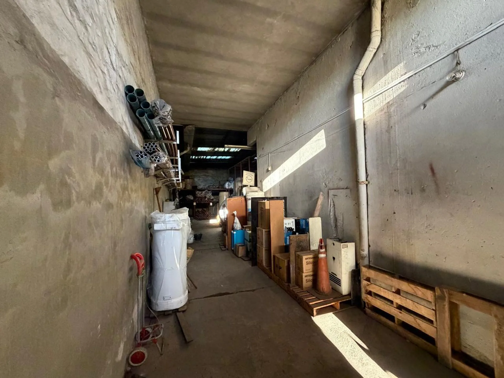 GALPÓN / DEPÓSITO + GARAGE/LOCAL + 2 DEPTOS foto 4