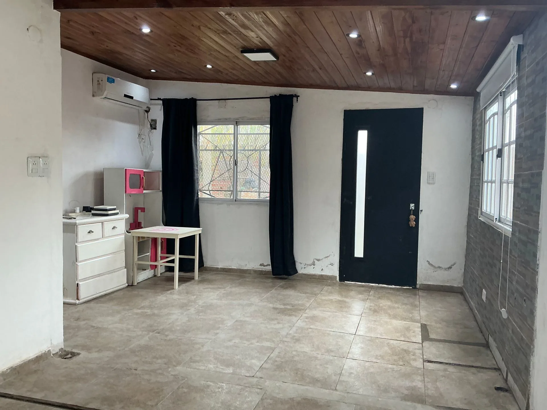 CASA 2 AMBIENTES VENTA ALEJANDRO KORN PATIO PILETA foto 3