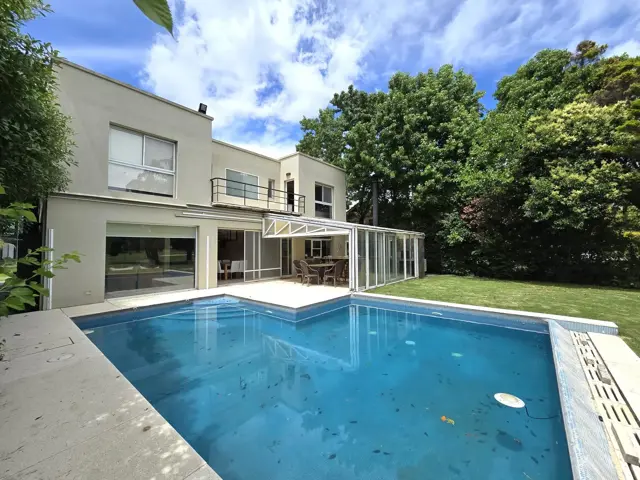 Imponente Casa 5 Ambientes Sobre Lote de 800 m² con La Mejor Vista Al Golf