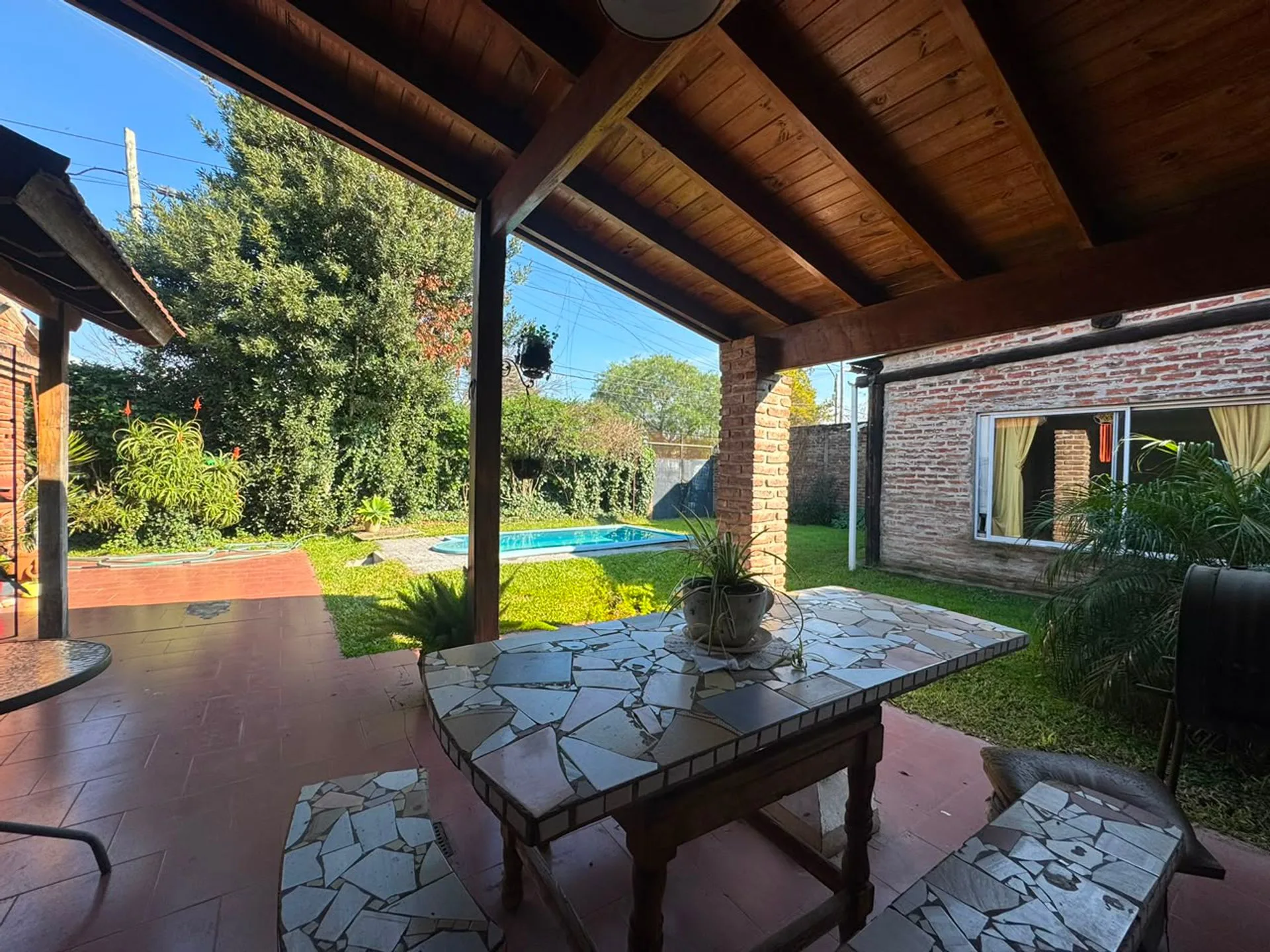 VENTA CASA EN HURLINGHAM CON PILETA foto 4