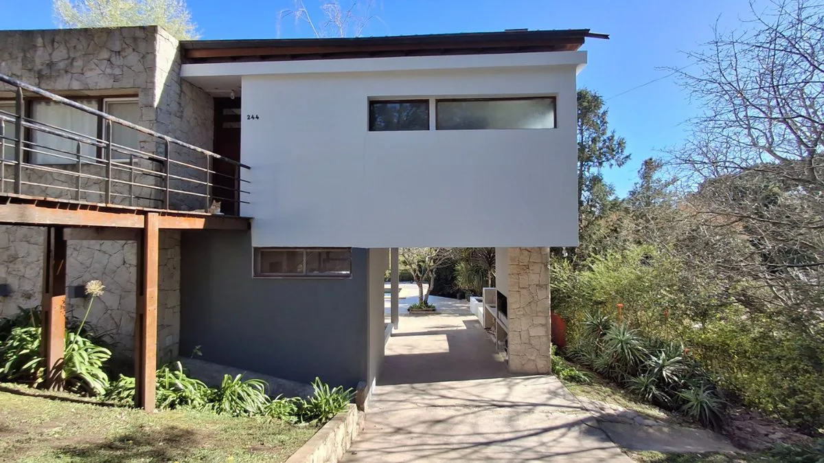 VENTA CASA CON PILETA SIERRA DE LOS PADRES foto 2