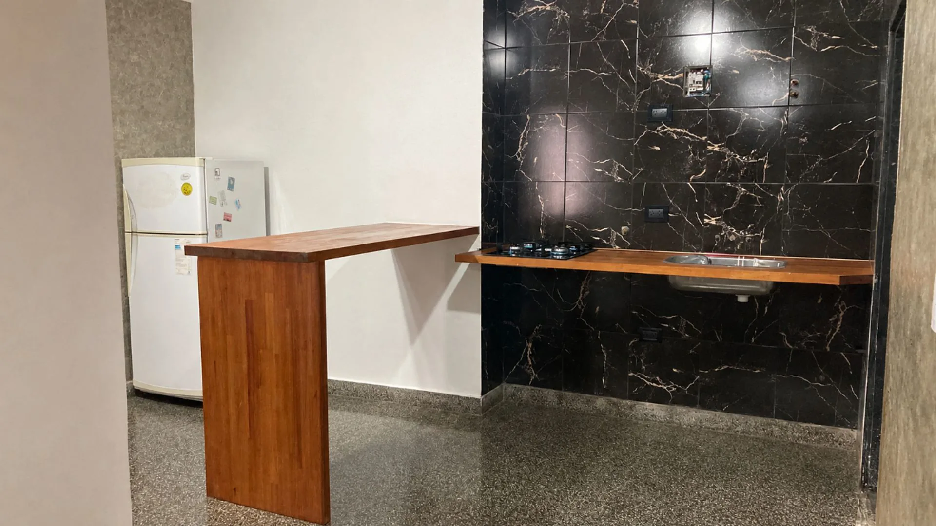 VENTA LOCAL + DEPARTAMENTO,CLAROMECÓ A MTS DEL MAR foto 4