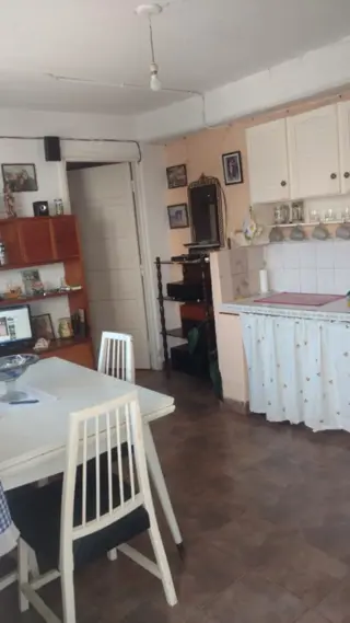 CASA EN ESQUINA EN PLENO BARRIO DE VILLA SARITA, UNO DE LOSBARRIOSMÁSPINTORESCOS DE LA CIUDAD DE POSADAS.- foto 2