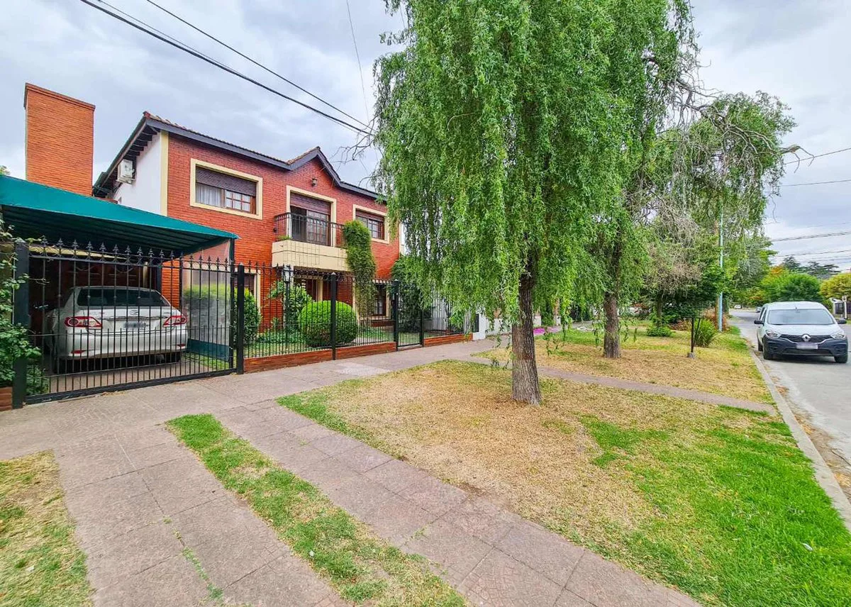 Casa en venta en Luján  5 ambientes APTA CREDITO foto 2