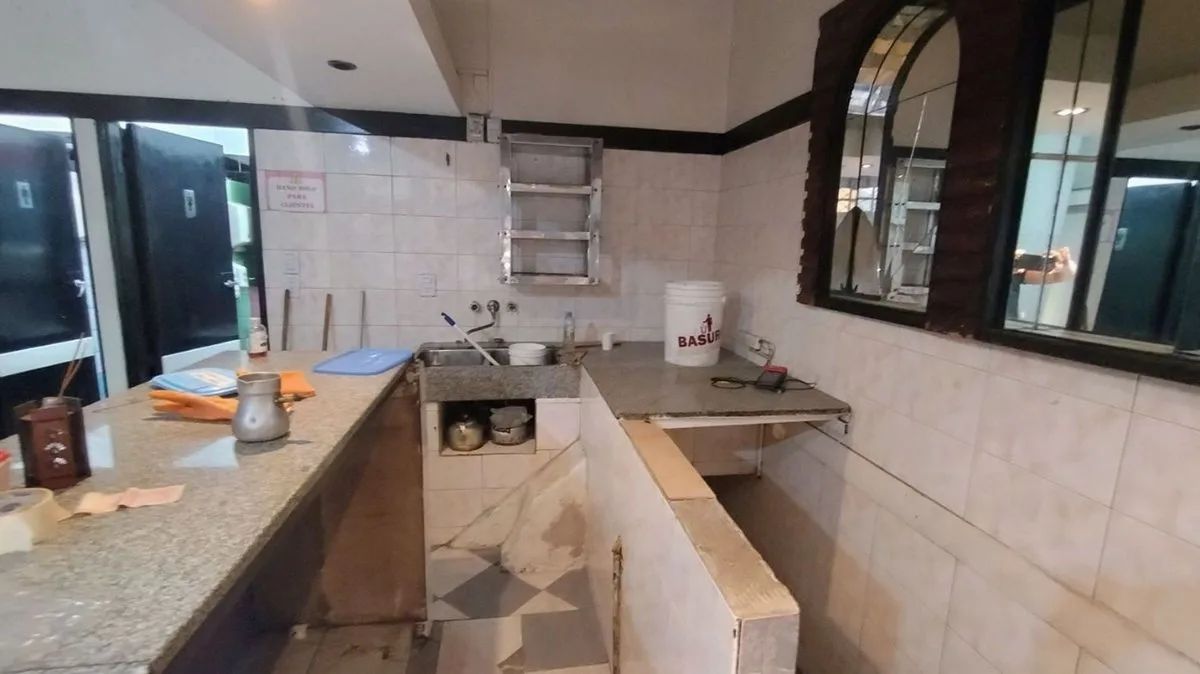 VENTA LOCAL COMERCIAL CON DEPÓSITO EN MONSERRAT foto 3