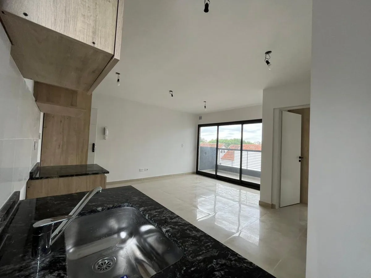 ALQUILER DEPARTAMENTO DOS AMBIENTES MORON- COCHERA foto 3