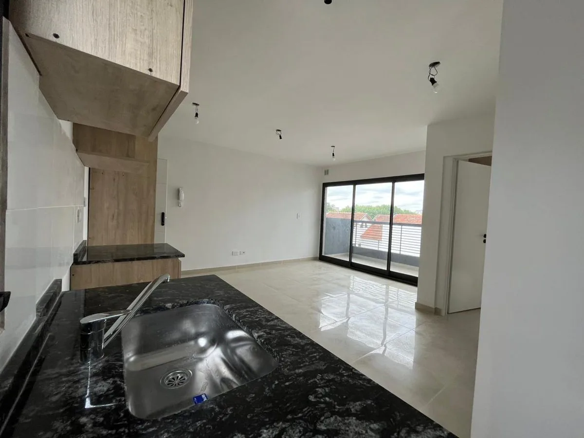 ALQUILER DEPARTAMENTO DOS AMBIENTES MORON- COCHERA foto 4