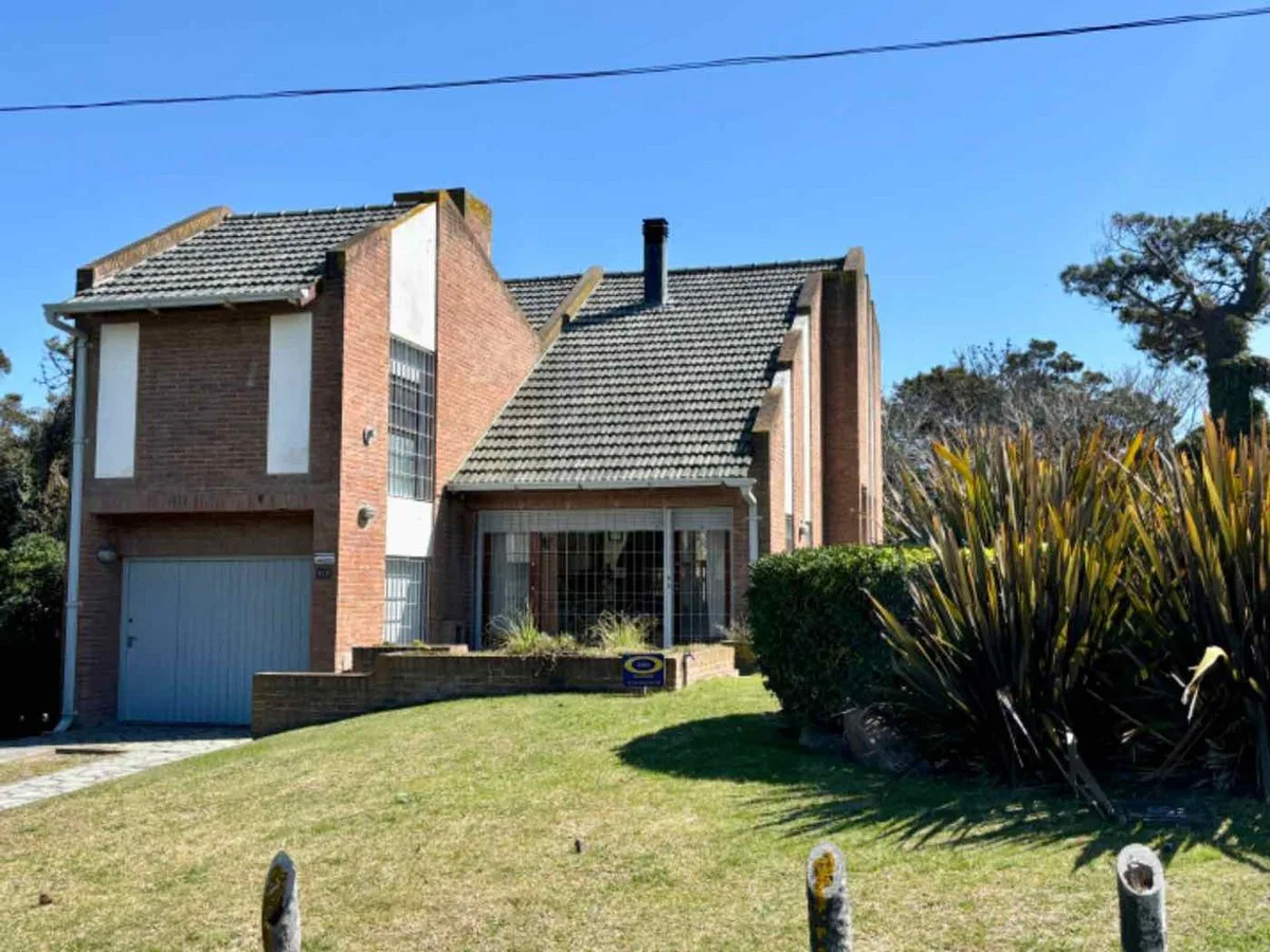 Venta casa y lote contiguo Pinamar cerca del mar foto 3