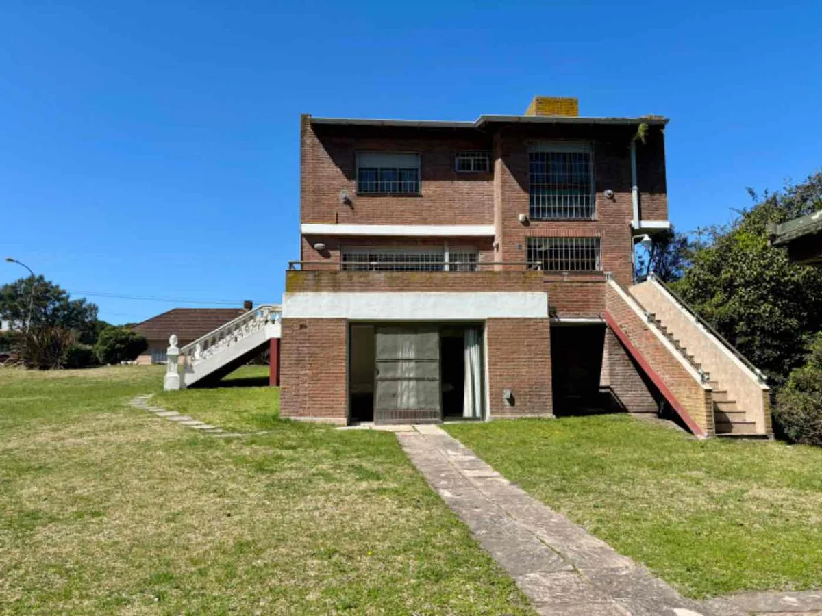 Venta casa y lote contiguo Pinamar cerca del mar foto 4