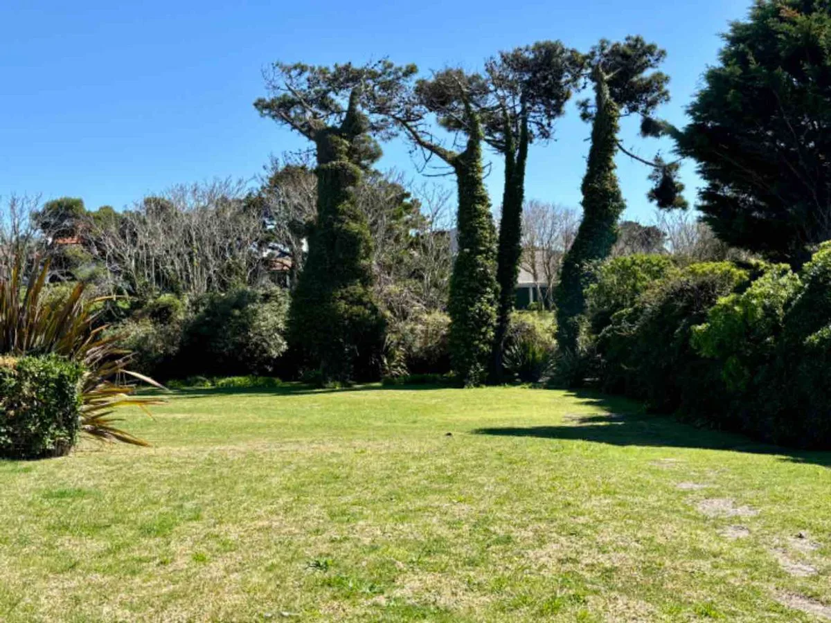 Venta casa y lote contiguo Pinamar cerca del mar foto 5