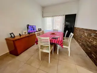 Apto Credito Casa Moderna en Venta en Temperley - Lista Para Mudarse, con Cochera y Pileta, Gba Sur - Zonaprop foto 3