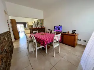 Apto Credito Casa Moderna en Venta en Temperley - Lista Para Mudarse, con Cochera y Pileta, Gba Sur - Zonaprop foto 4