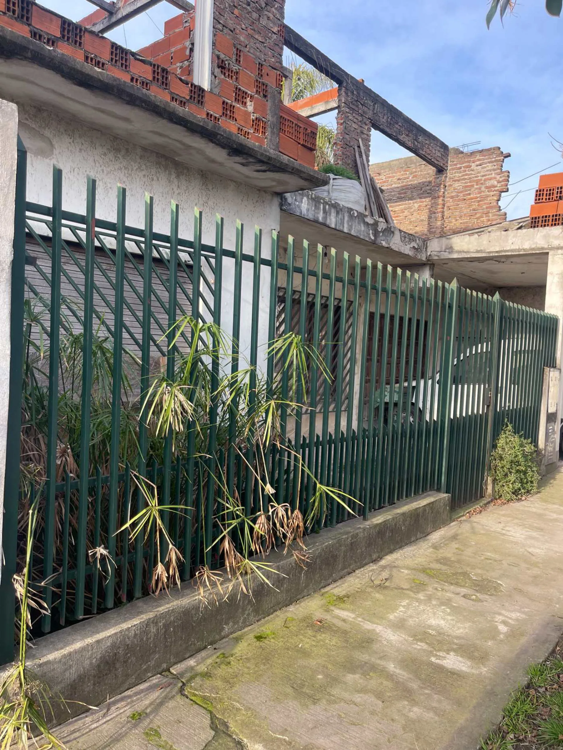 CASA 3 AMB, HURLINGHAM, A REFACIONAR foto 3