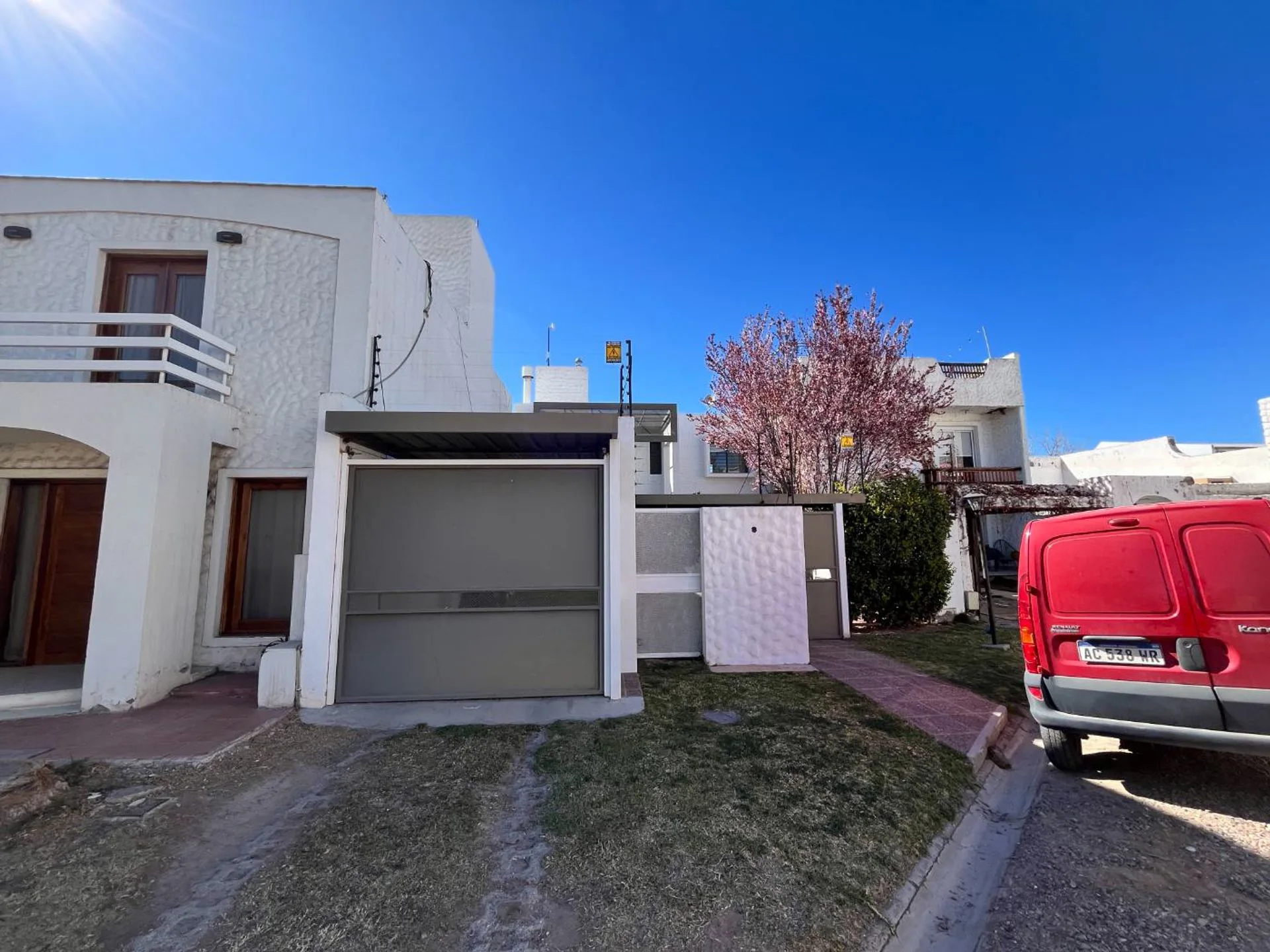Alquiler duplex con amplio patio en callejon priv foto 4