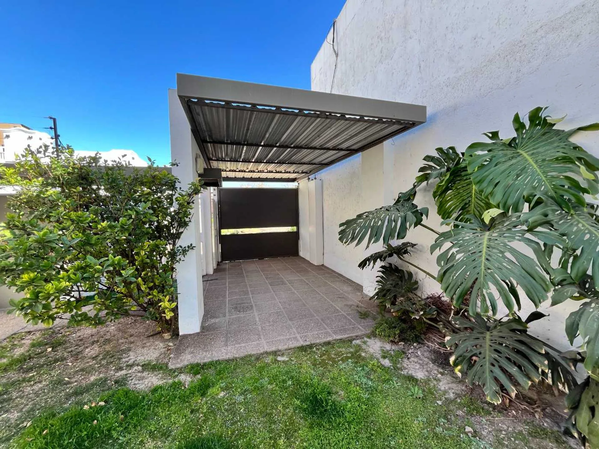 Alquiler duplex con amplio patio en callejon priv foto 5