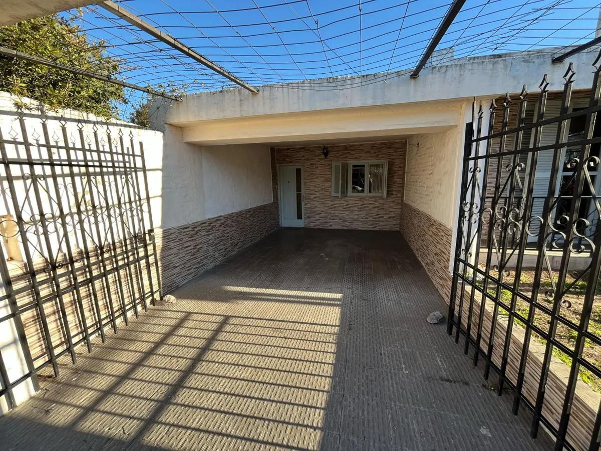 VENTA CASA 4 DORMITORIOS, AV AZOPARDO 14 Apta cred foto 2