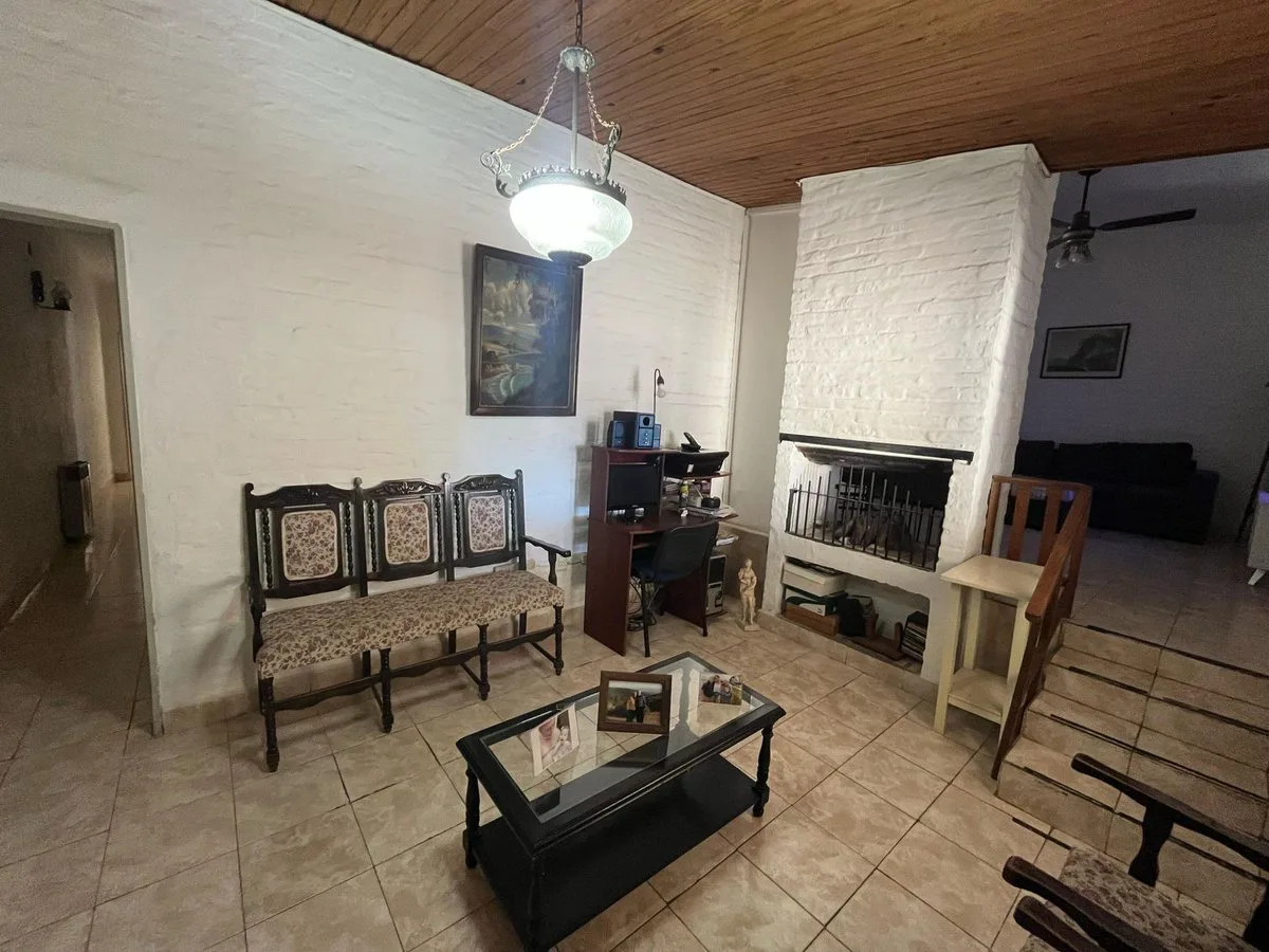 VENTA CASA 4 DORMITORIOS, AV AZOPARDO 14 Apta cred foto 4