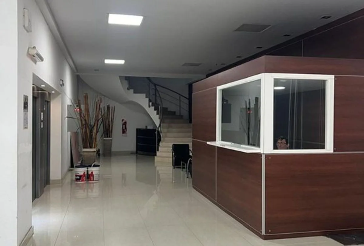 ALQUILER PISO de 700m2   ZONA CENTRO foto 2