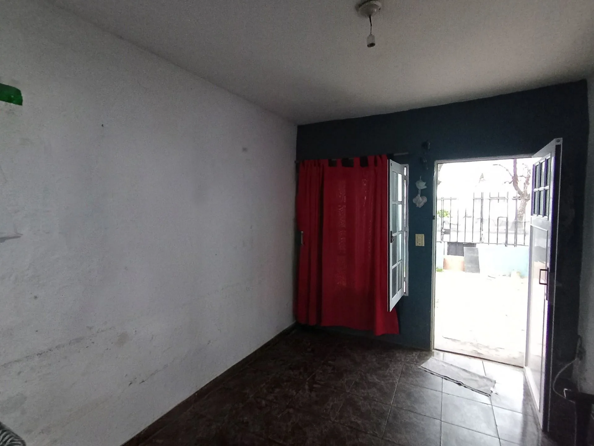 VENTA CASA 2 DORMITORORIOS GARAGE EN BARRIO JARDIN foto 2