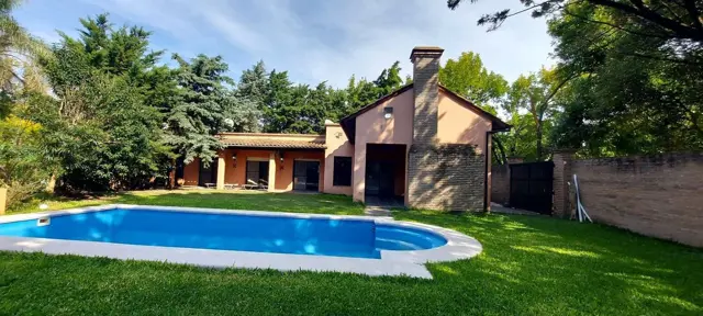 CASA EN VENTA FUNES 2 DORMITORIOS PILETA