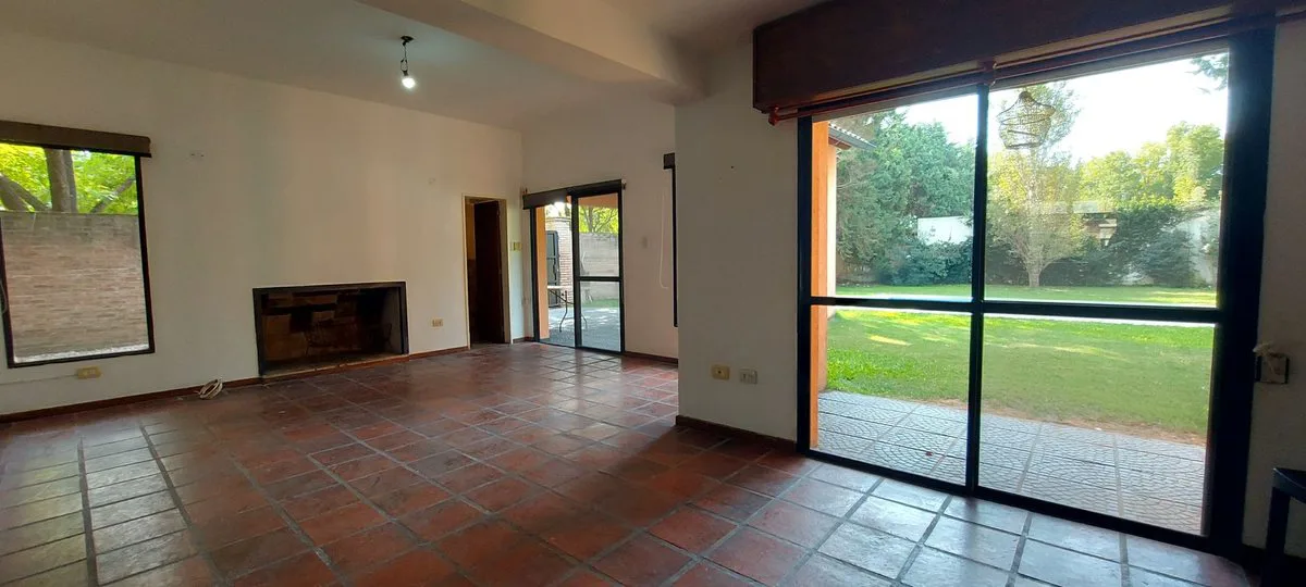 CASA EN VENTA FUNES 2 DORMITORIOS PILETA foto 3
