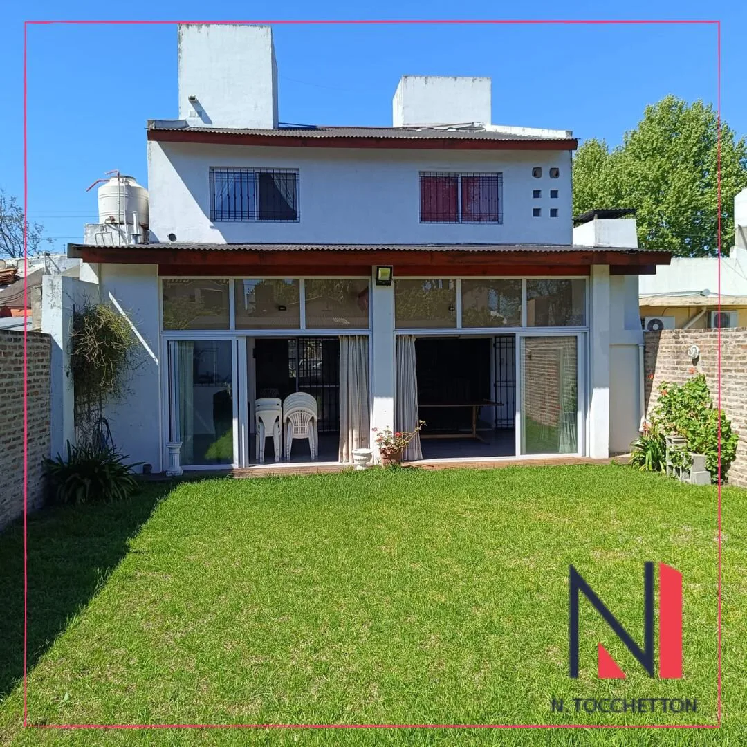Venta Casa en dos plantas en el centro de Ituzaingo Norte foto 2