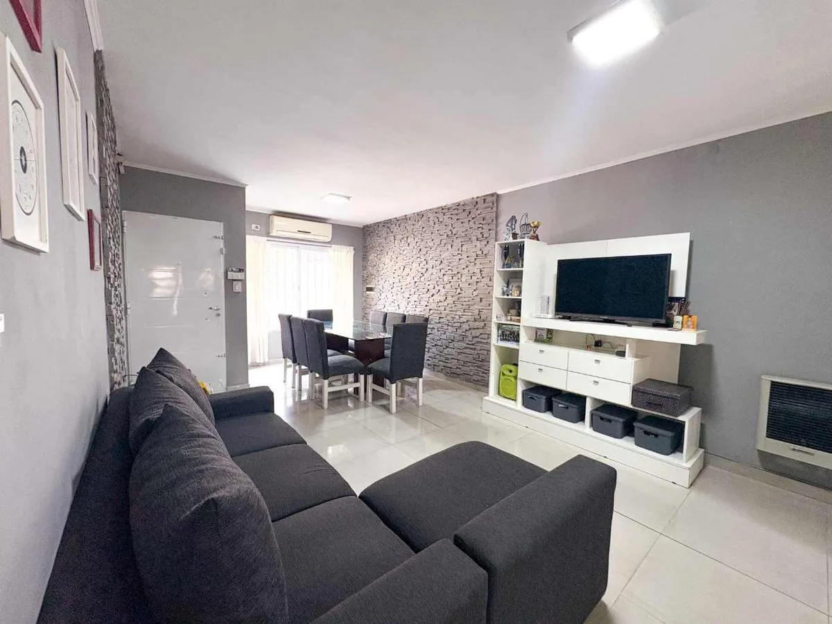 VENTA CASA 3 DORMITORIOS CON PILETA - FISHERTON foto 3