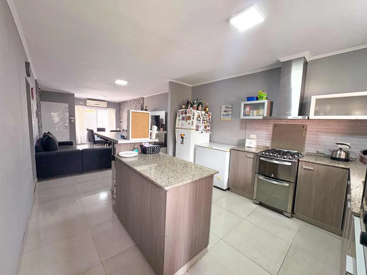VENTA CASA 3 DORMITORIOS CON PILETA - FISHERTON foto 5