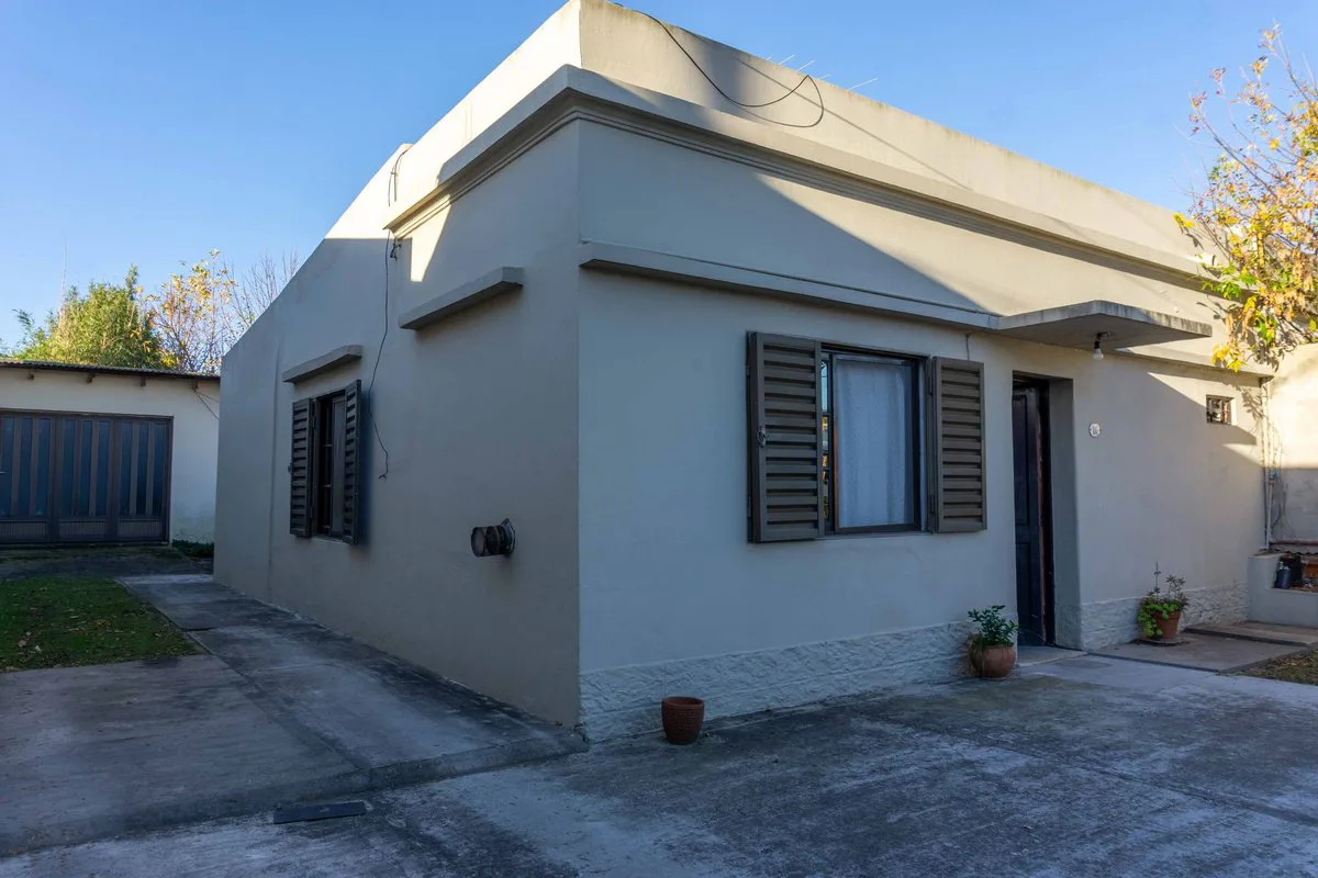 Casa 2 dormitorios en venta en Ensenada, quincho foto 2