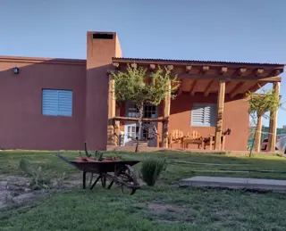 CASA EN VENTA 2 DORM PILETA VIÑEDO PERDRIEL LUJAN foto 1