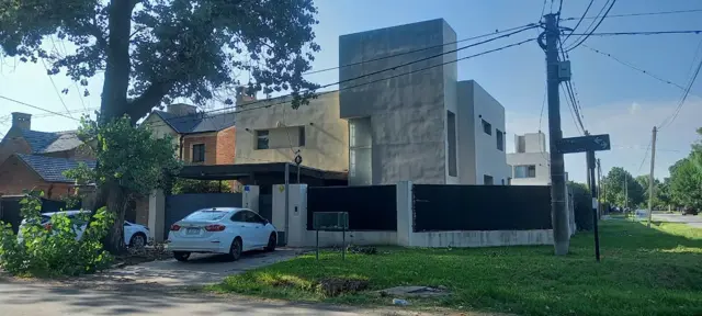 CASA EN VENTA 3 DORMITORIOS FISHERTON