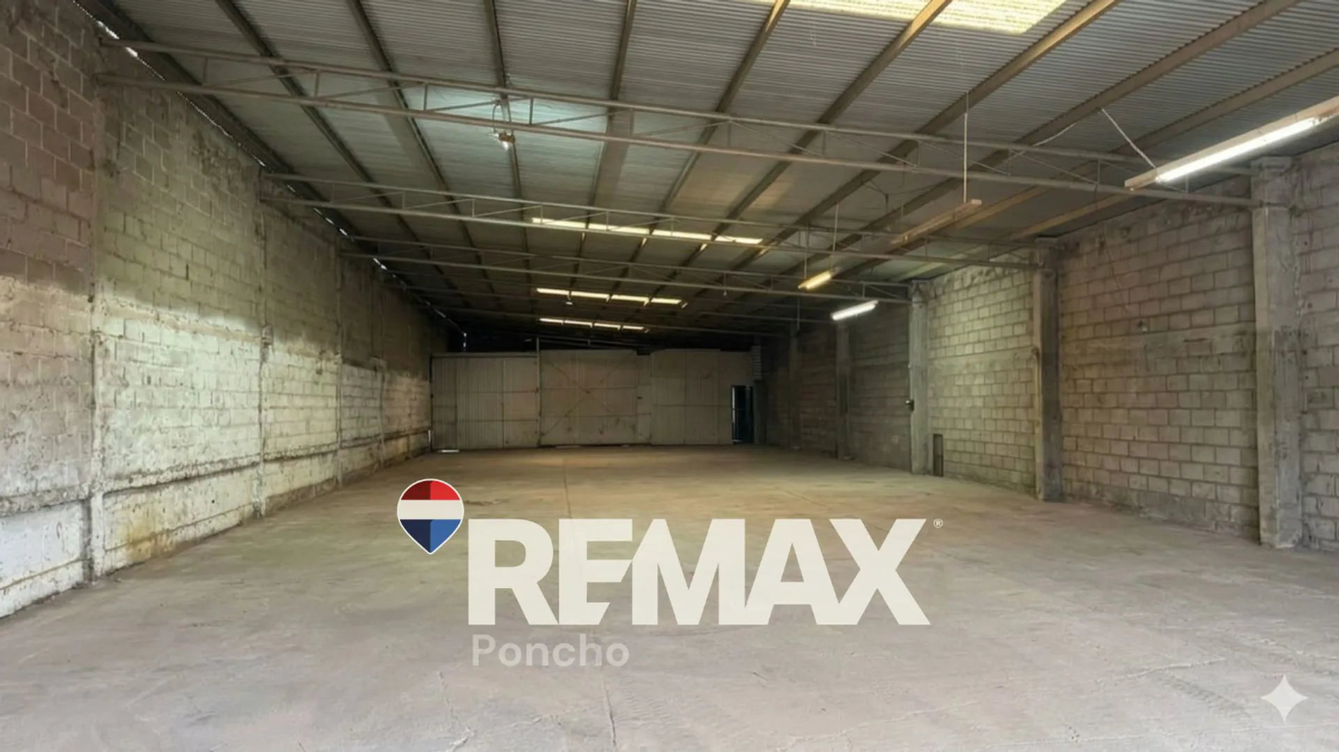 SE ALQUILA GALPON 600m2  Industrial El Pantanillo foto 2