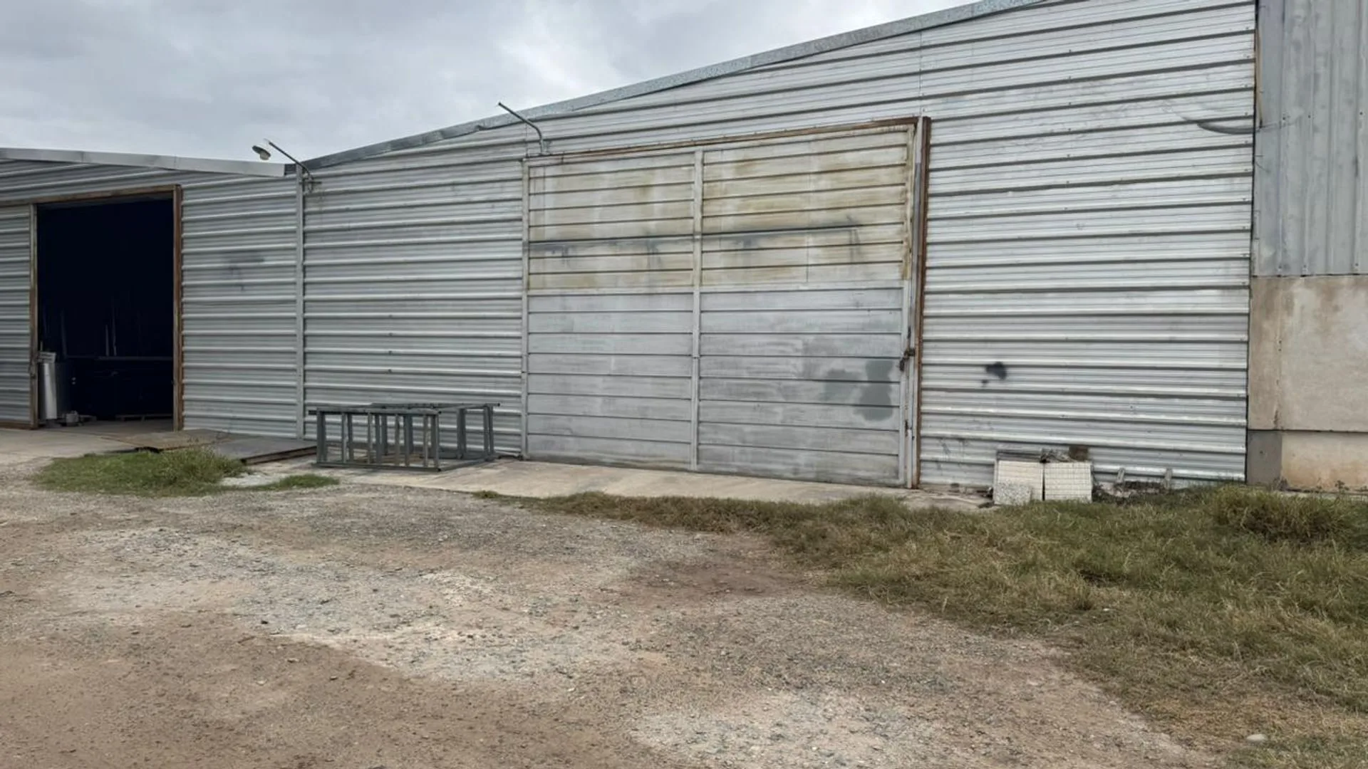 SE ALQUILA GALPON 600m2  Industrial El Pantanillo foto 3