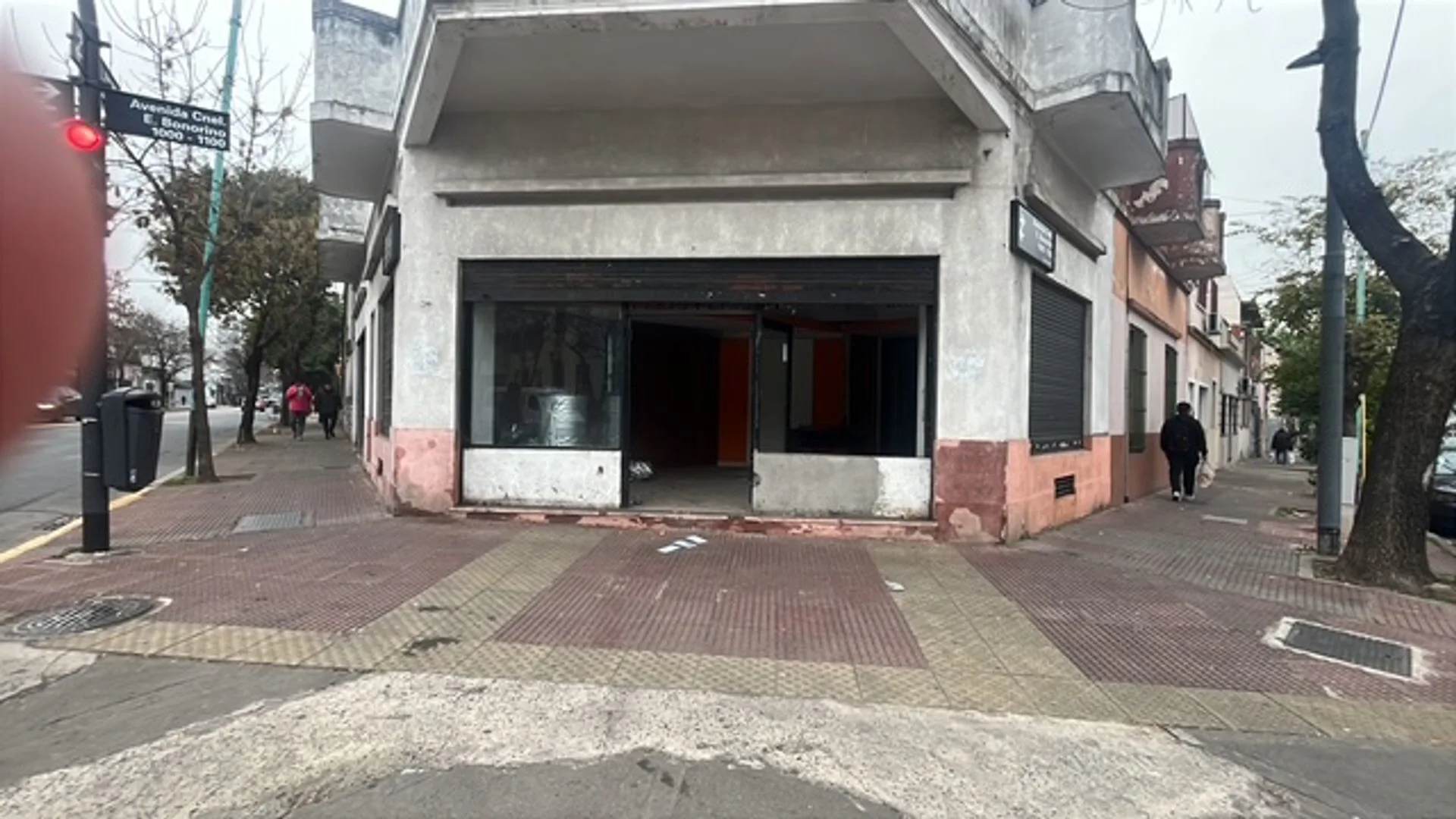 VENTA FLORES-OPORT. A REFACIONAR-2 CASAS-LOCALES