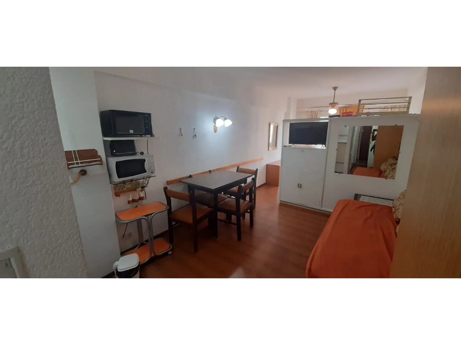 Venta departamento 1 ambiente Miramar vista al mar foto 2