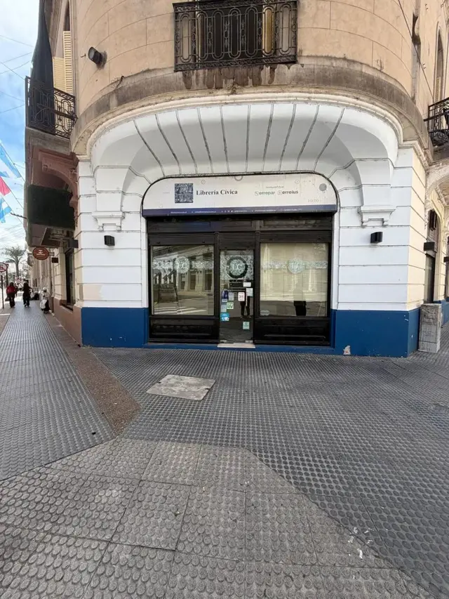SALON COMERCIAL SAN MARTIN Y CORRIENTES - SANTA FE