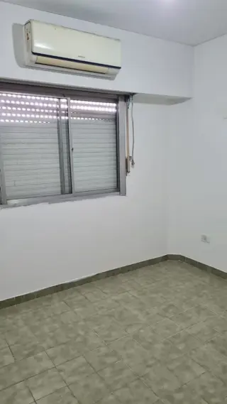 Departamento 2 ambientes en segundo piso al contrafrente, sobre Triunvirato a metros de Av. Arieta. Centro comercial de Villa Luzuriaga foto 5
