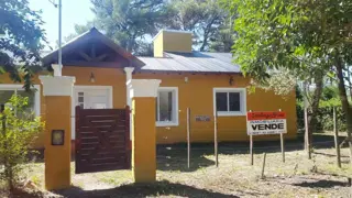 Casa en cordoba con lote 800 m2 3 cuadras de ruta 38 LA PROPIEDAD SE ENCUENTRA EN VILLA GIARDINO SOBRE AV. DEL CERRO foto 2