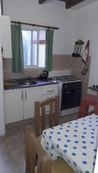 DEPTO PARA 4 PERSONAS CON COCHERA-ASADOR-AIRE ACOND. A 10 CUADRAS DEL CENTRO Y 8 CUADRAS DEL RIO foto 3