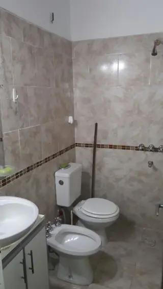 DEPTO PARA 4 PERSONAS CON COCHERA-ASADOR-AIRE ACOND. A 10 CUADRAS DEL CENTRO Y 8 CUADRAS DEL RIO foto 4
